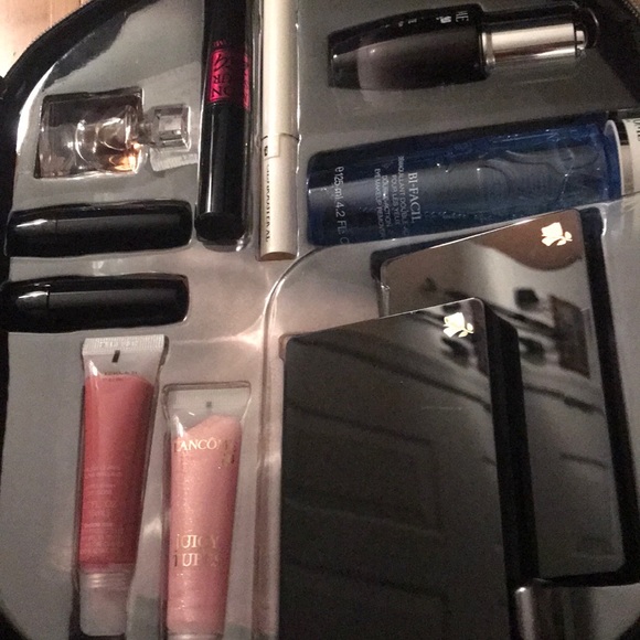 Makeup bag
